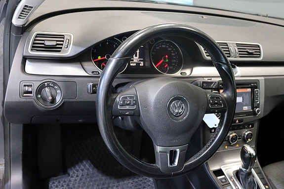 Volkswagen Passat 19 of 23