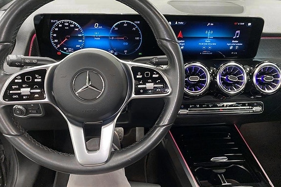 Mercedes-Benz EQB300 7 of 14