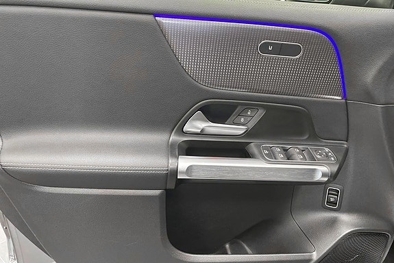 Mercedes-Benz EQB300 9 of 14