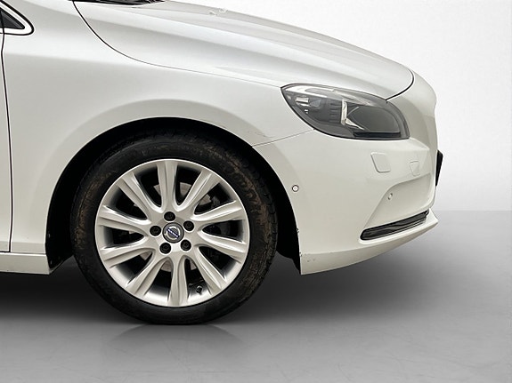 Volvo V40 25 of 27