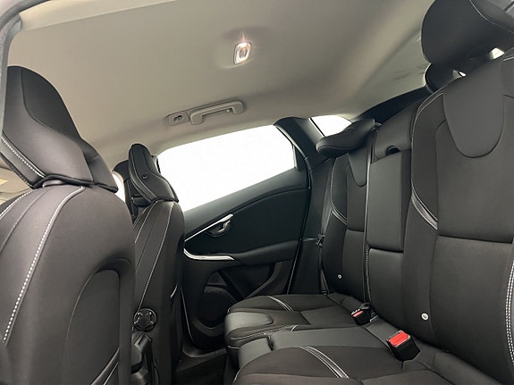 Volvo V40 22 of 27