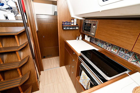Bavaria C 38 7 of 24