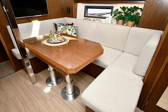 Bavaria C 38 8 of 24