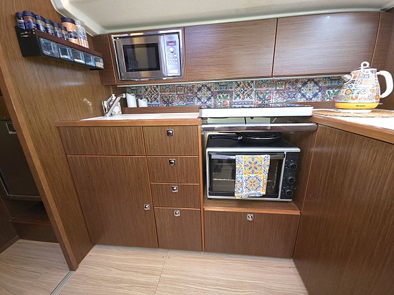 Bavaria C 38 6 of 24