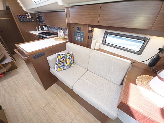 Bavaria C 38 13 of 24