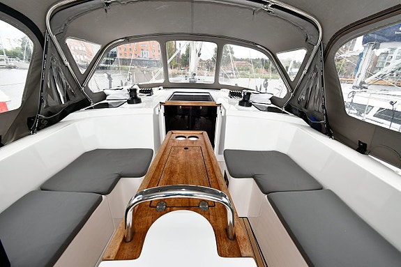 Bavaria C 38 3 of 24