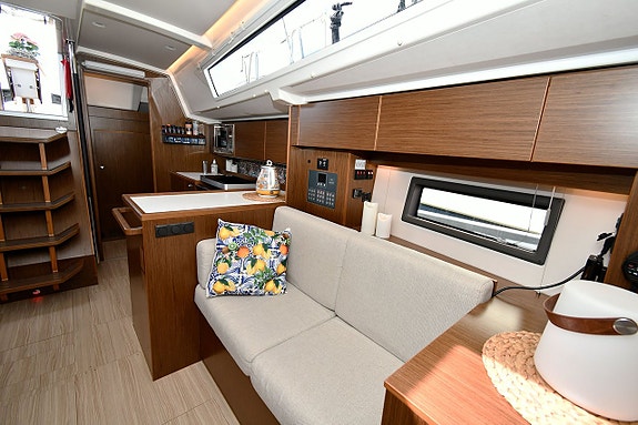Bavaria C 38 12 of 24
