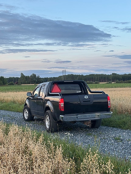 Nissan Navara 2 of 4