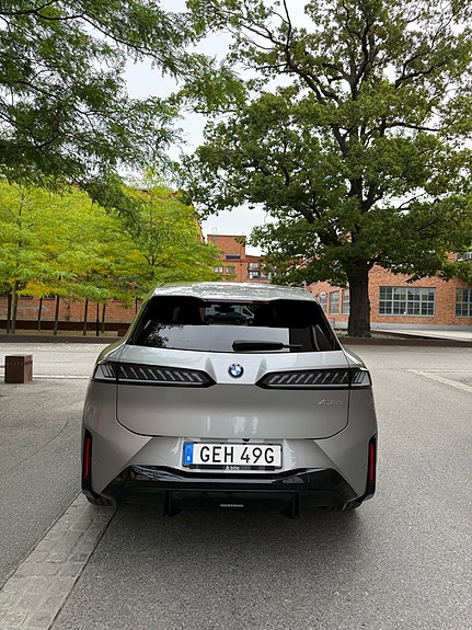 BMW iX3 6 of 12