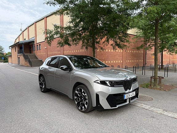 BMW iX3 9 of 12