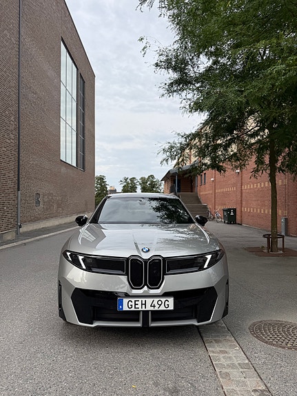 BMW iX3 10 of 12