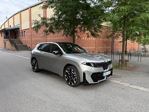 BMW iX3 4 of 12