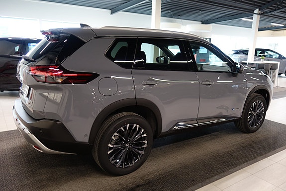 Nissan X-Trail 3 of 6