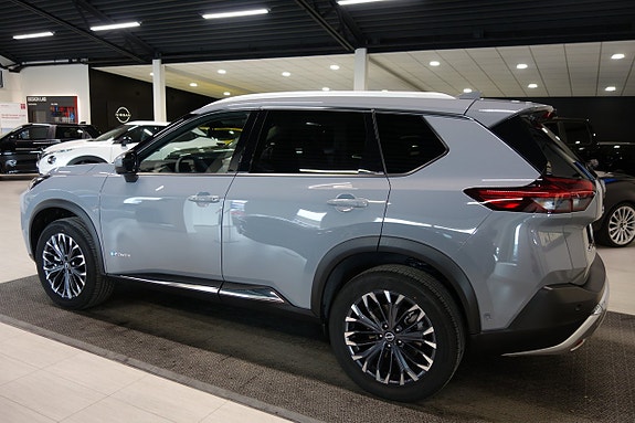 Nissan X-Trail 2 of 6