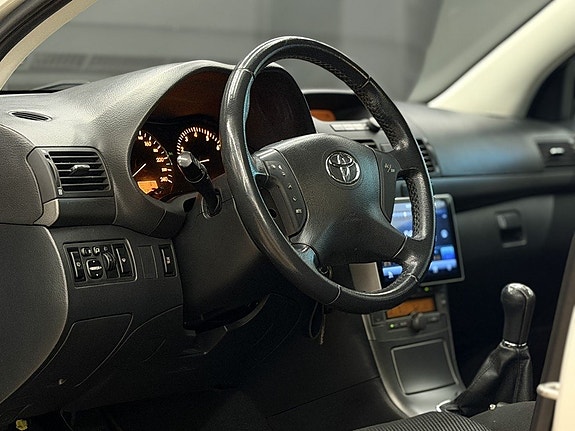 Toyota Avensis 15 of 27