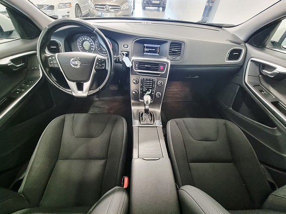 Volvo V60 12 of 29