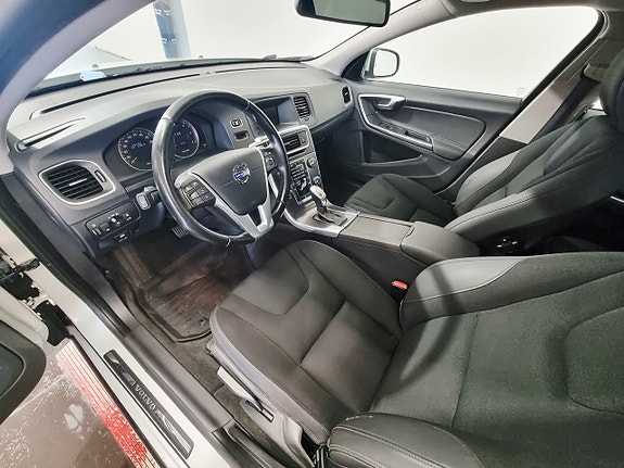 Volvo V60 7 of 29