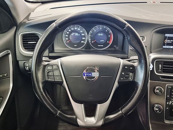 Volvo V60 11 of 29