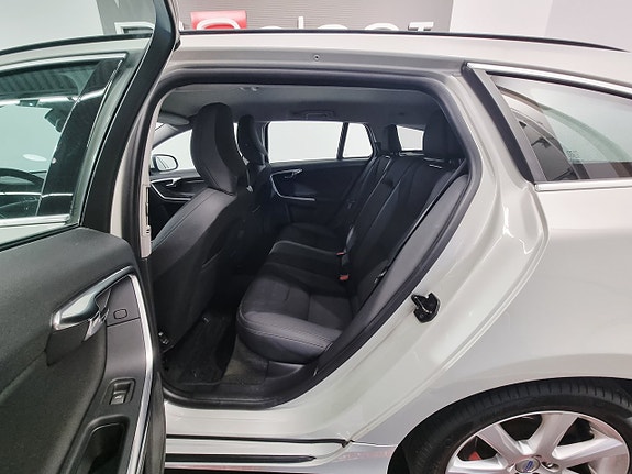 Volvo V60 8 of 29