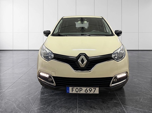 Renault Captur 2 of 16