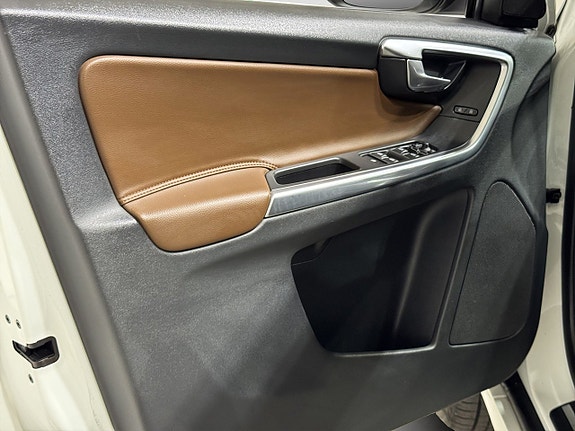 Volvo XC60 14 of 18