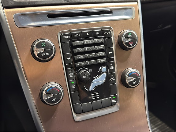 Volvo XC60 16 of 18