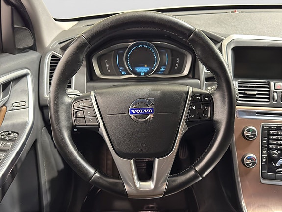Volvo XC60 13 of 18
