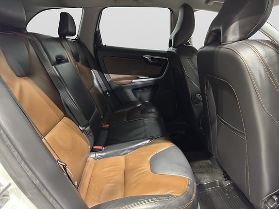 Volvo XC60 10 of 18