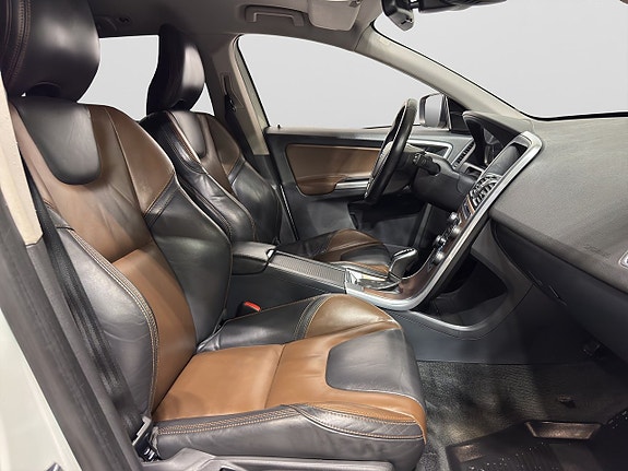 Volvo XC60 9 of 18