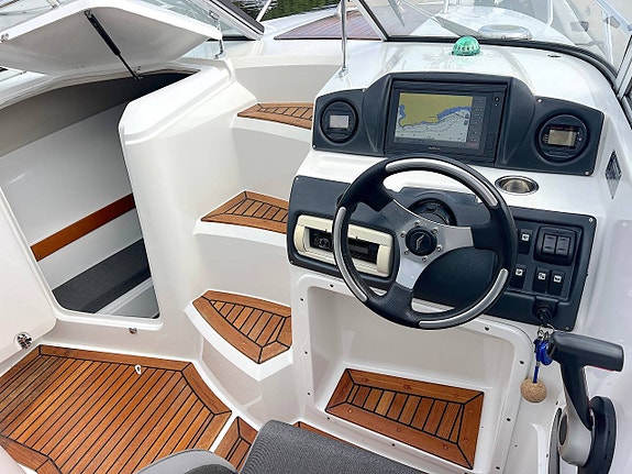 Finnmaster 68 DC Yamaha 225 Four Stroke 2011 10 of 12