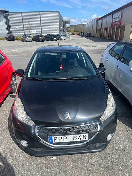 Peugeot 208 3 of 6