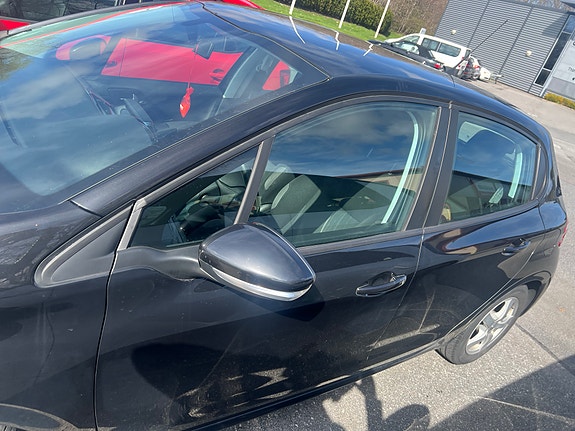 Peugeot 208 5 of 6