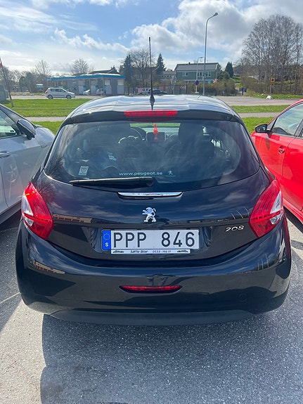Peugeot 208 2 of 6
