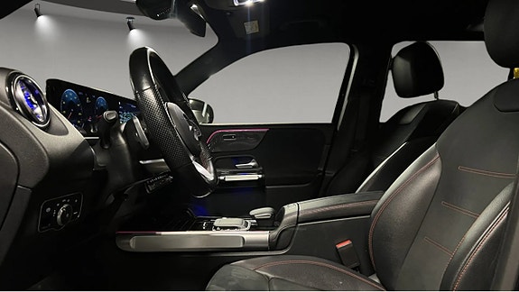 Mercedes-Benz GLB200 6 of 11