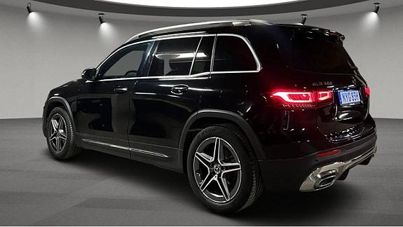 Mercedes-Benz GLB200 4 of 11