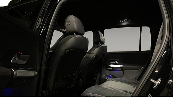 Mercedes-Benz GLB200 9 of 11
