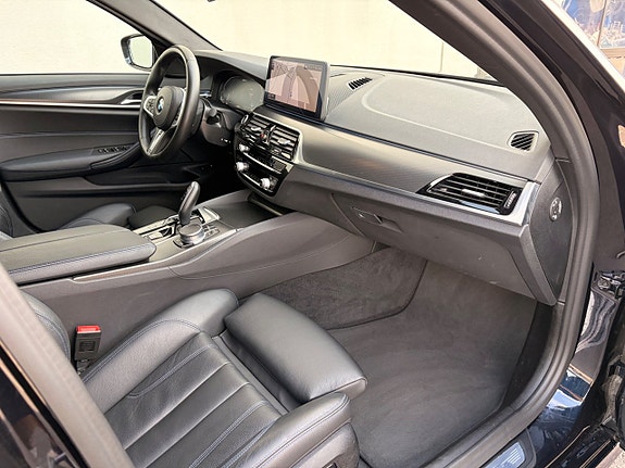 BMW 530e 5 of 17