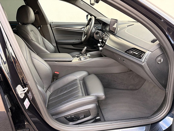 BMW 530e 4 of 17