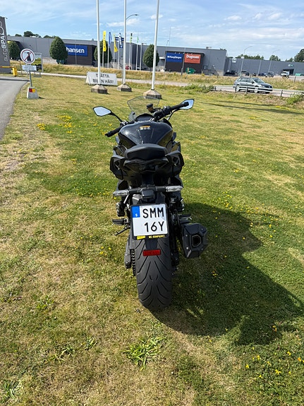 Kawasaki Ninja Z1000SX 3 of 4