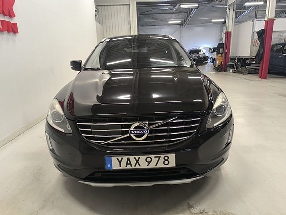 Volvo XC60 2 of 10