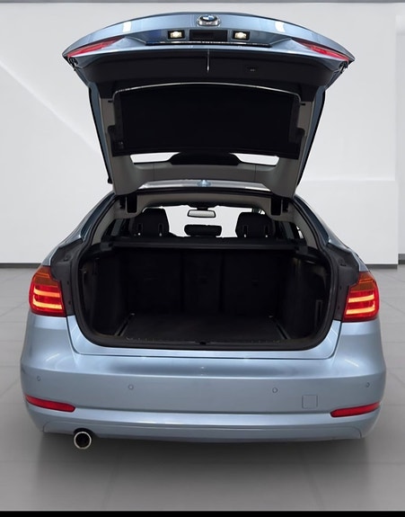 BMW 320d 14 of 17