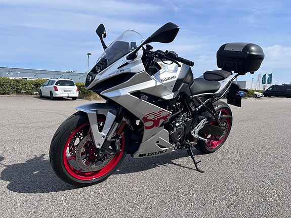 Suzuki GSX-8R 3 of 7
