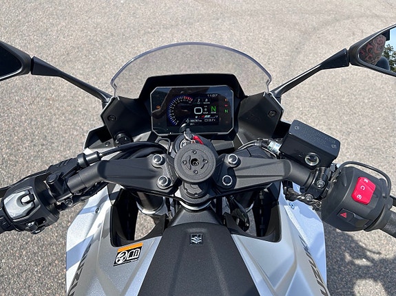 Suzuki GSX-8R 6 of 7