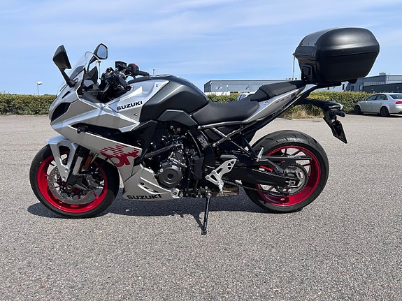Suzuki GSX-8R 4 of 7