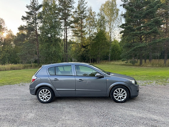 Opel Astra 2 of 13
