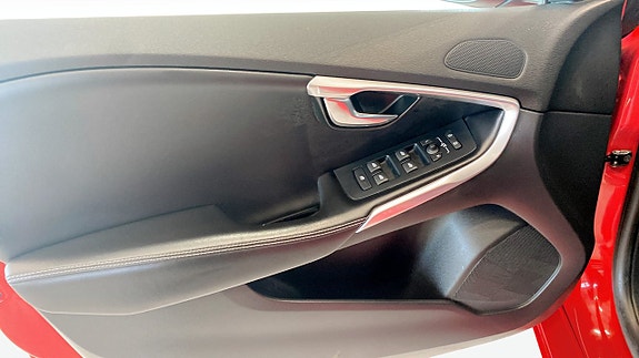 Volvo V40 11 of 20