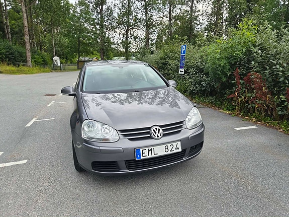 Volkswagen Golf V 3 of 8