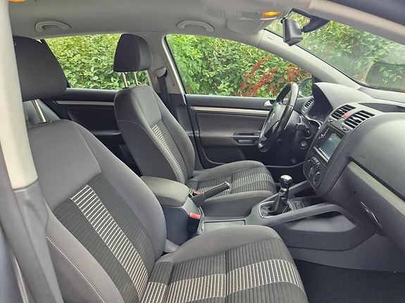 Volkswagen Golf V 5 of 8