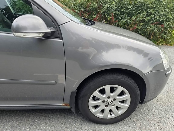 Volkswagen Golf V 4 of 8