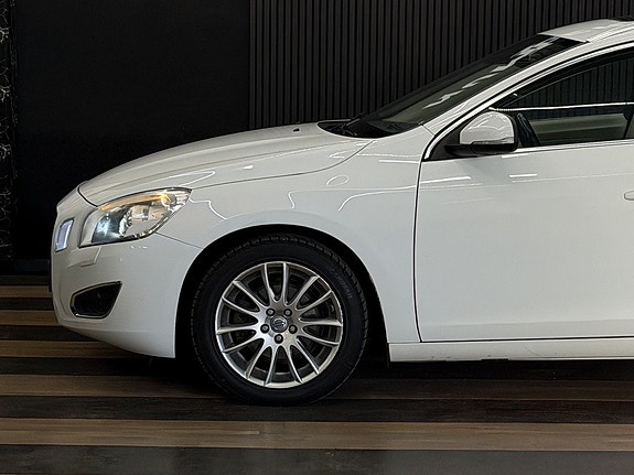 Volvo V60 5 of 26